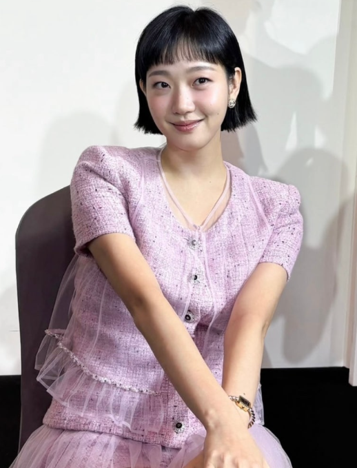 같은 핑크 트위드 입었는데…김고은 ‘압승’ 반응 나온 결정적 차이