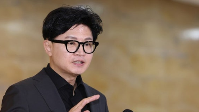 본회의장에서 “한동훈 긴급 체포해야”…서영교 발언에 한동훈 “계엄이라도 하시게요?”
