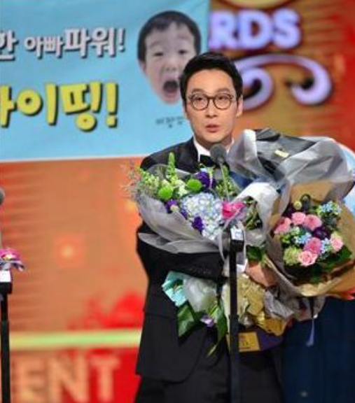 당대 최고 MC에서 비호감의 늪으로.. 눈물로 돌아온 이휘재 싸늘한 여론 돌아올까 프로필 나....