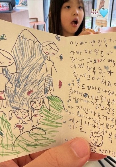 이민우 생일날 딸이 쓴 편지 마지막 한 줄, 왜 아내 이아미까지 조용히 울컥하게 만들었을까
