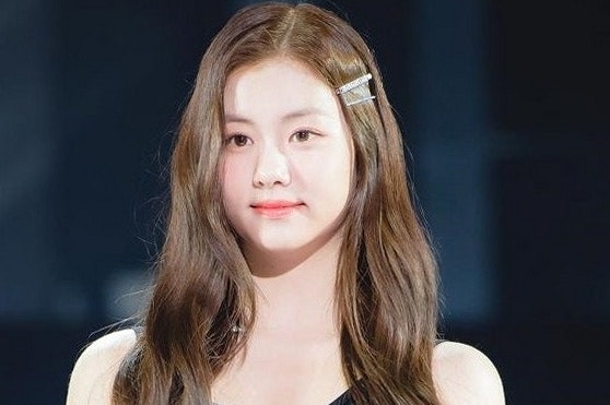 Kim Garam, who left Le Sserafim, transitions to acting; what's the reaction to her comeback after 4 years amidst the Level 5 school bullying punishment controversy?