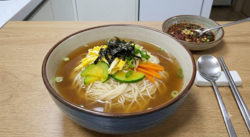 잔치국수 레시피 깔끔하고 깊은 국물 맛 내는 육수 비법