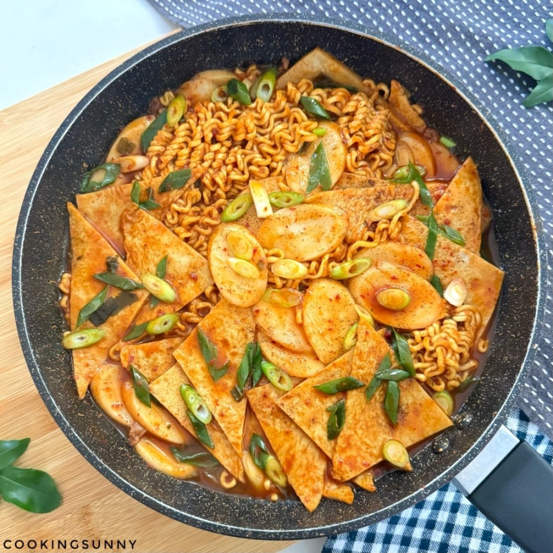 분식집에서 먹던 그 맛! 라면을 넣어 누구나 좋아하는 분식집 라볶이 만들기! 라볶이황금레....