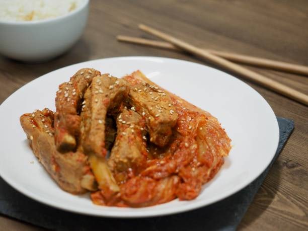 등갈비 김치찜 맛있게 만드는 법｜등갈비 냄새 없이 부드럽게, 묵은지 깊은 맛 제대로 살리....