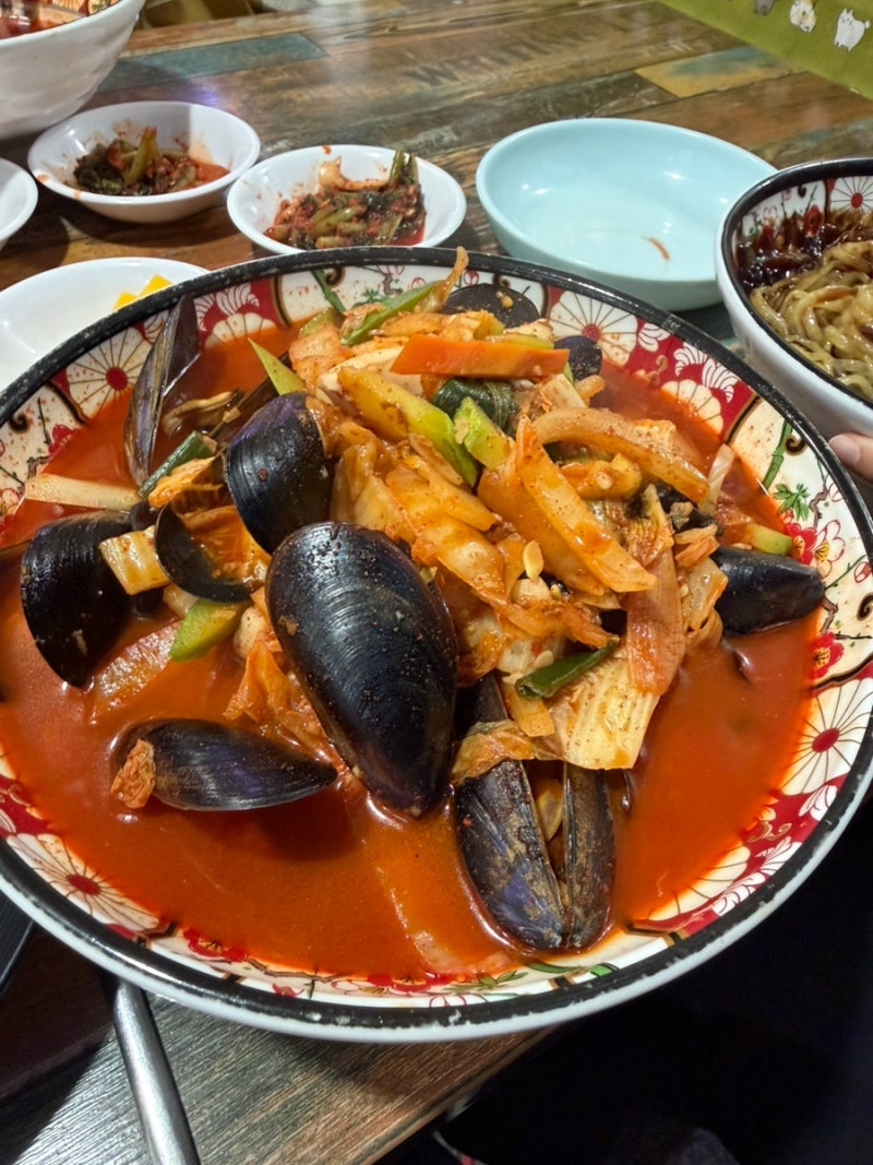 [종로/동대문] 동대문시장 가성비 해물가득 불맛 '유진짬뽕' / 최자로드 SNS 유명 맛집
