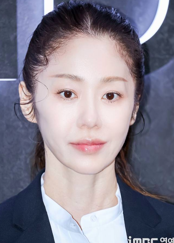 “정용진 회장 아내보다 나이는 많은데…” 50대 고현정이 보여준 반전 행사룩