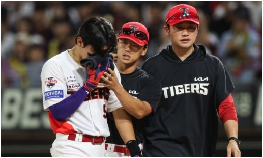 “왜 번트를 댔는지 모르겠다”…김도영 코뼈 골절에 새벽 1시까지 병원 지킨 박재현