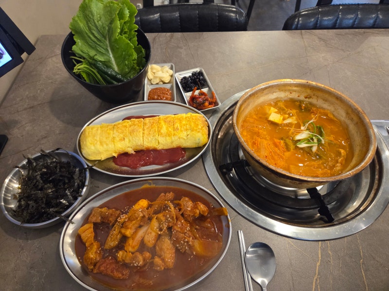 [ 양푼이김치찌개&삼겹살 ] 동탄 센트럴파크 맛집 한식 가성비 터지는 김치찌개, 두루치기, ....