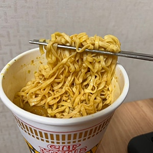 일본 컵라면 추천 닛신 컵누들 카레맛 먹은 후기