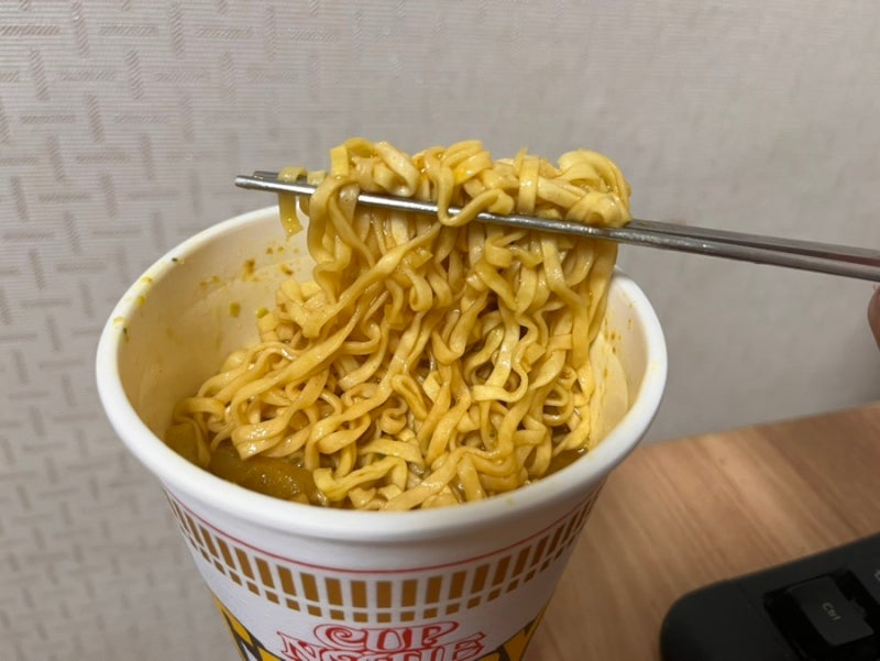 일본 컵라면 추천 닛신 컵누들 카레맛 먹은 후기