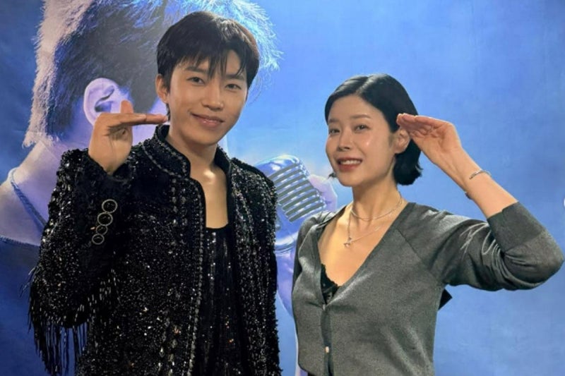 임영웅, 연예인의 연예인 인정, 린 콘서트 관람 인증하며 건행 포즈 눈길