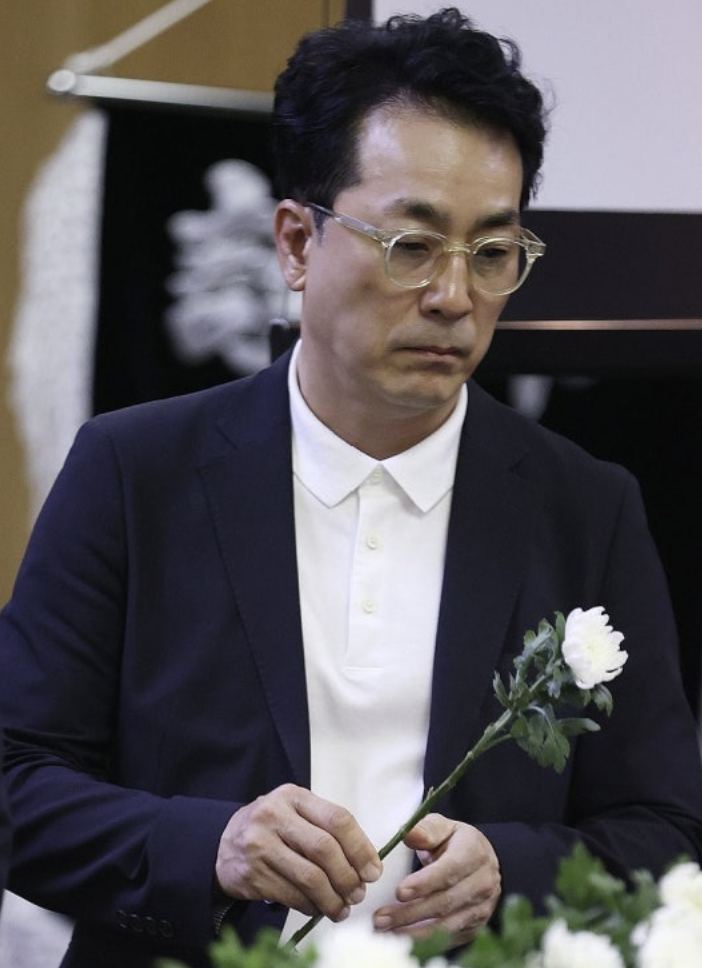 "여배우와 1년만에 이혼하고..." 첫사랑과 재혼했는데 혼자가 된 톱스타의 근황