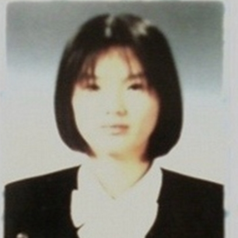 The Actor Who Posed Exactly Like ILLIT Wonhee Next to Her Poster Turned Out to Be 48 Years Old