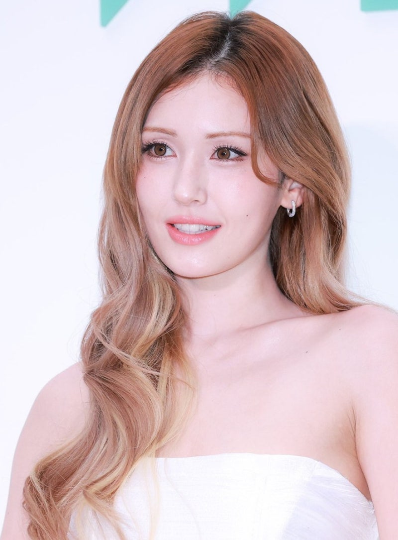 성수동 연무장길에 나타난 전소미, 취재진 셔터가 멈추지 않았던 이유