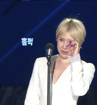 20년 지나 다시 부른 ‘니가 참 좋아’…쥬얼리 완전체가 끝내 울었다