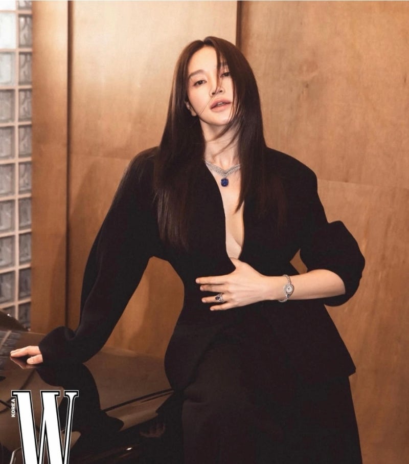 Kim Hye-soo's Latest: Pictorial Released Right After Drama Ends... Still a Strong Presence at 56. When is Signal 2?