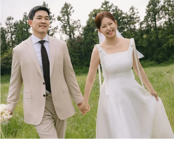 21기 영철♥이지연 결혼한다…웨딩사진 공개 "좋은 사람과 새로운 시작"