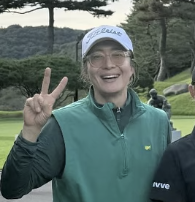 ‘겨울연가’ 욘사마였는데...15년 만에 백발로 포착된 배용준 근황