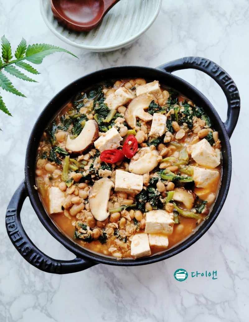 청국장찌개 레시피, 데친 열무와 표고버섯 넣어 구수하게 끓이기