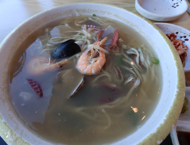 [부산 기장] 애견 동반 가능한 푸짐한 해물칼국수 "용궁해물칼국수 기장 오시리아점" 내 돈 ....