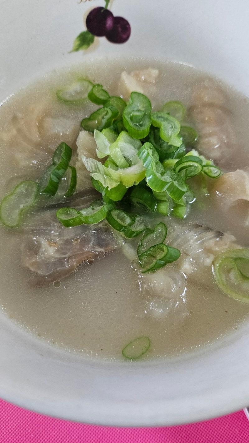 집에서 직접 끓여 더 진하고 쫀득한 진국 '도가니탕?', '스지탕?'