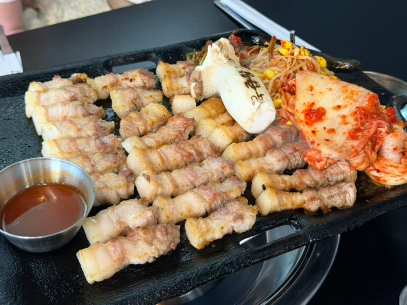 대구 현풍 맛집 테크노폴리스 삼겹살맛집 육즙창고 현풍테크노폴리스 본점 구워주는 고기집