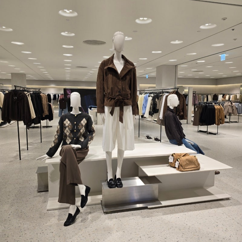 자라(ZARA) 롯데백화점 센텀시티점 가을 신상 추천 : 자켓부터 미키 맨투맨까지 OOTD