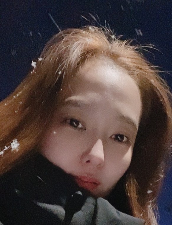 4년 7개월 잠적했던 다나, 침대 사진 한 장에 팬들 난리 난 진짜 이유