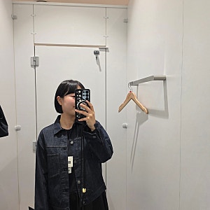 유니클로 U 마지막 시즌! 턱 배럴 레그 팬츠·새틴 콤비네이션 원피스 매장 착용 후기