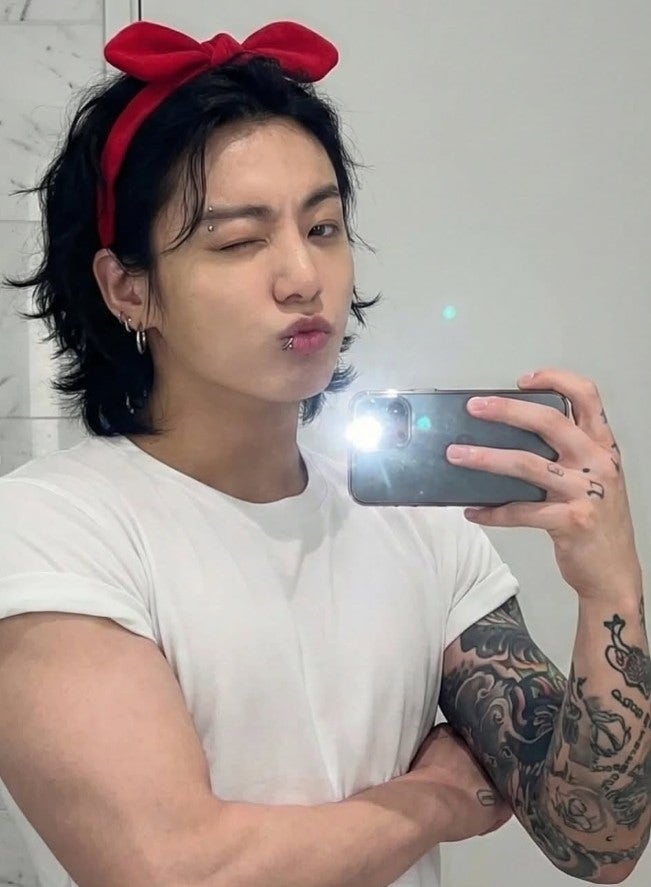 "지구 넘어서 우주까지?" BTS 정국 생일에 팬들이 쏜 역대급 선물 TOP 5 [9월의 인물]