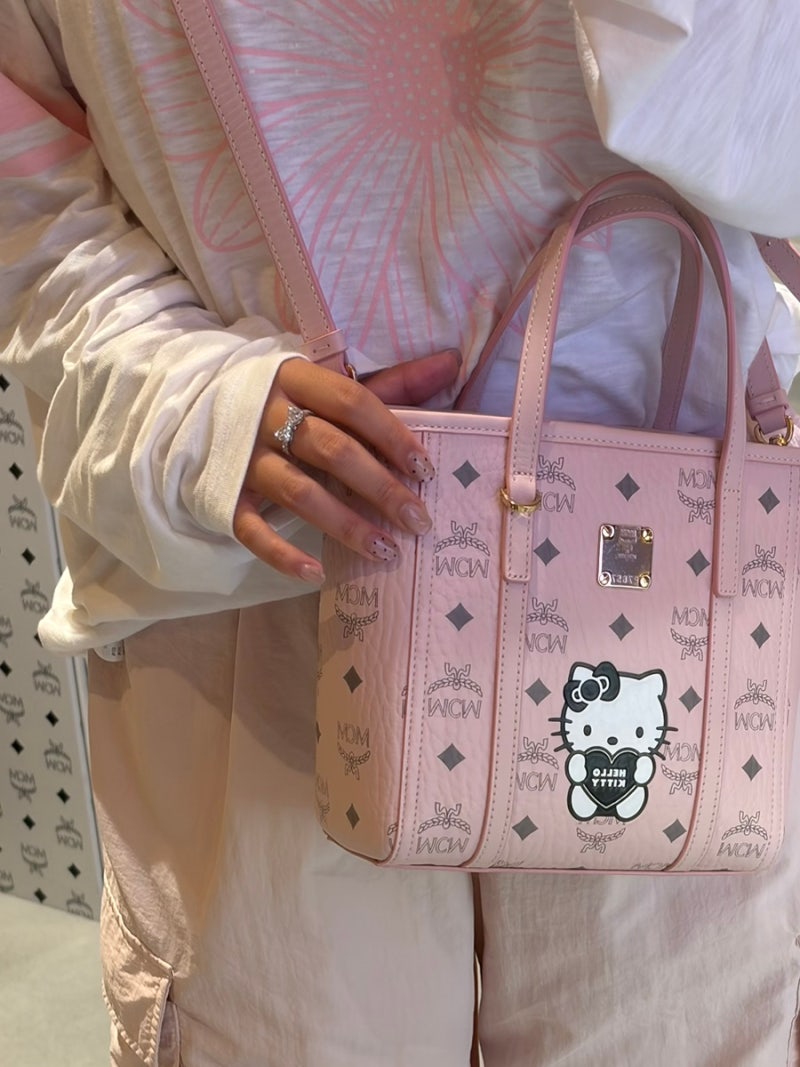 [일본헬로키티] MCM x HELLO KITTY 콜라보 2탄 / 2026 헬로키티 엠씨엠 토트백 비세토스 Visetos 모노....