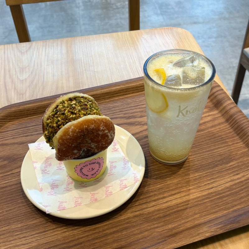 노티드 수원스타필드 1층 카페 더블피스타치오도넛 레몬에이드 후기
