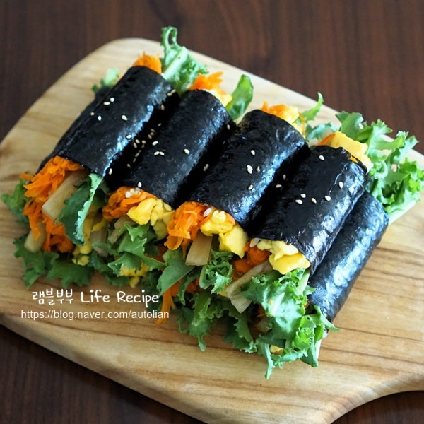 살 빼기고 결심했다면 이거 드세요! 달달 고소하게 맛있는 당근계란 꼬마김밥 만들기 레시피