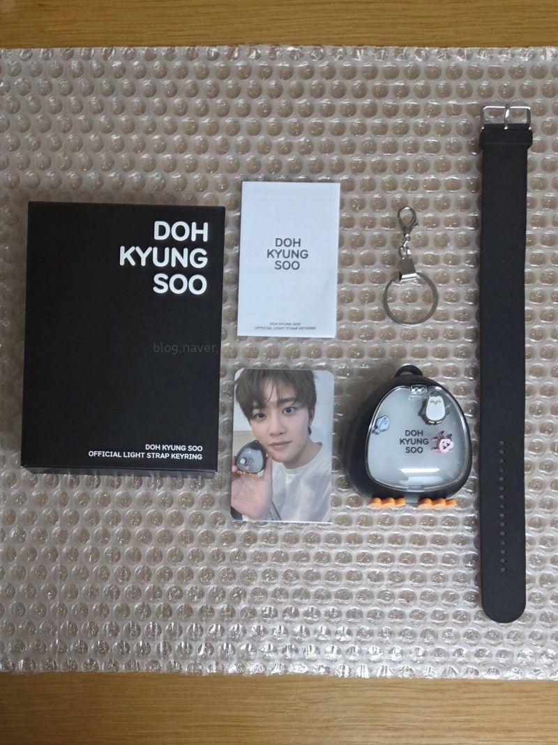 내돈내산 도경수 LIGHT STRAP KEYRING
