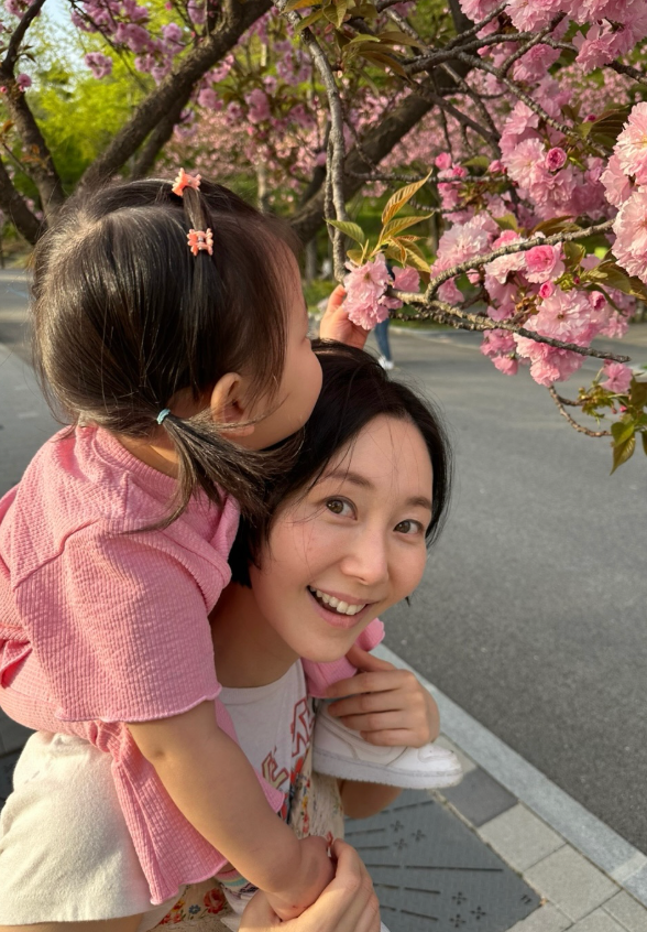 이유영 둘째 딸 출산 / 남편과 첫째 이어 두 아이 엄마 된 근황