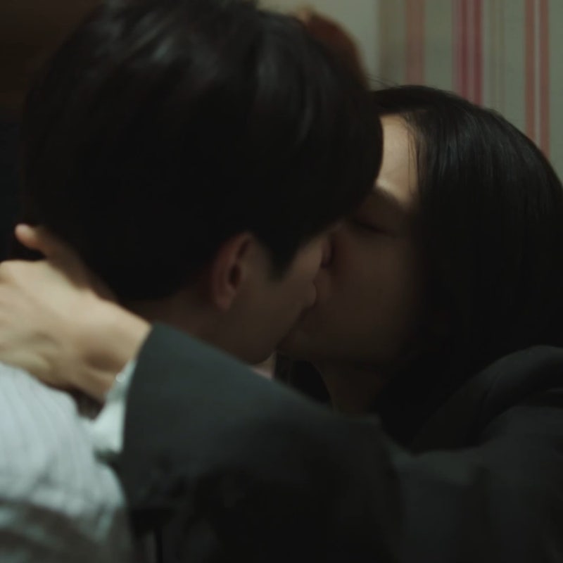 'TV틀고 놀랐다...' 서강준 안은진 격렬 키스 장면 (너 말고 다른 연애 1화)