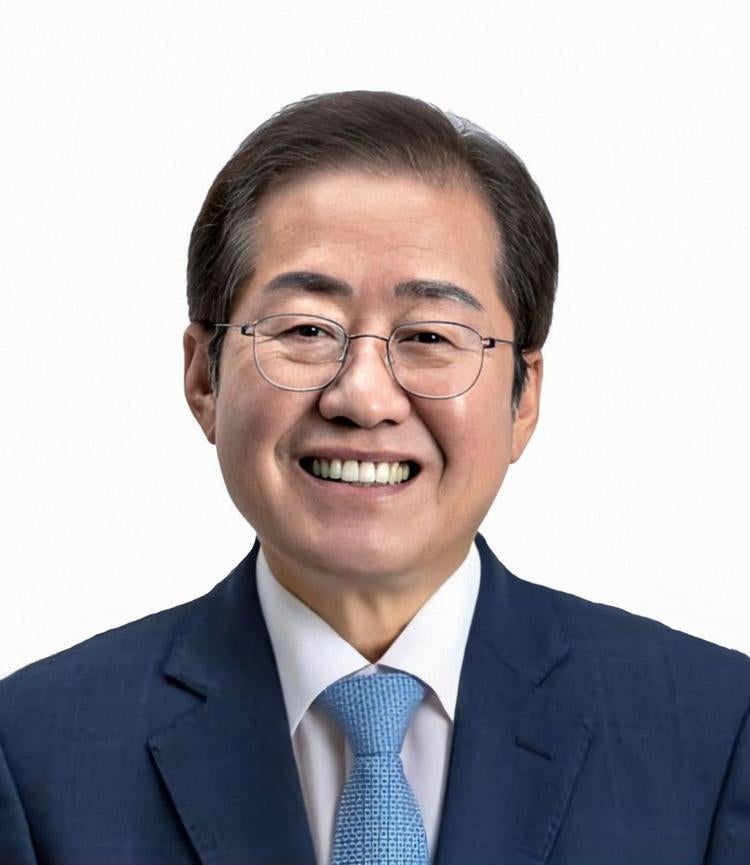 변호사 평균 "월 883만 원"… 홍준표 정도 경력이면 수천만 원 벌까?