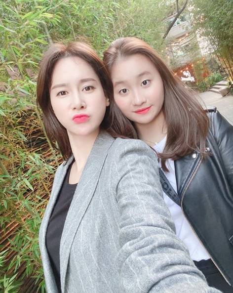 <b>안정환 딸 리원</b>이가 벌써 직장인? 뉴욕대 졸업 후 전한 근황