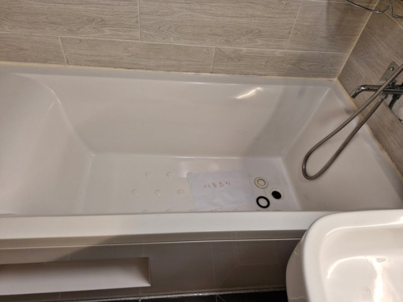 경산 욕조 물마개 부러짐 교체 수리 방법 푸르지오