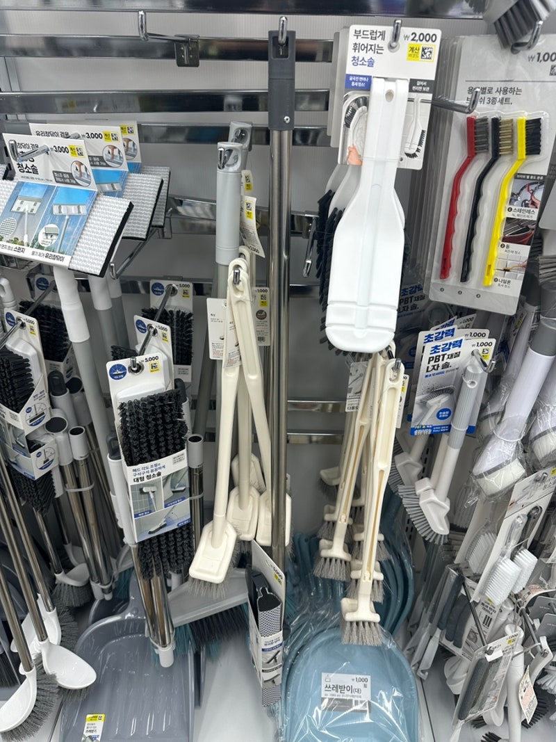 다이소 청소용품 추천 꿀템 5종! 배수구 뚫기부터 유리창 청소까지