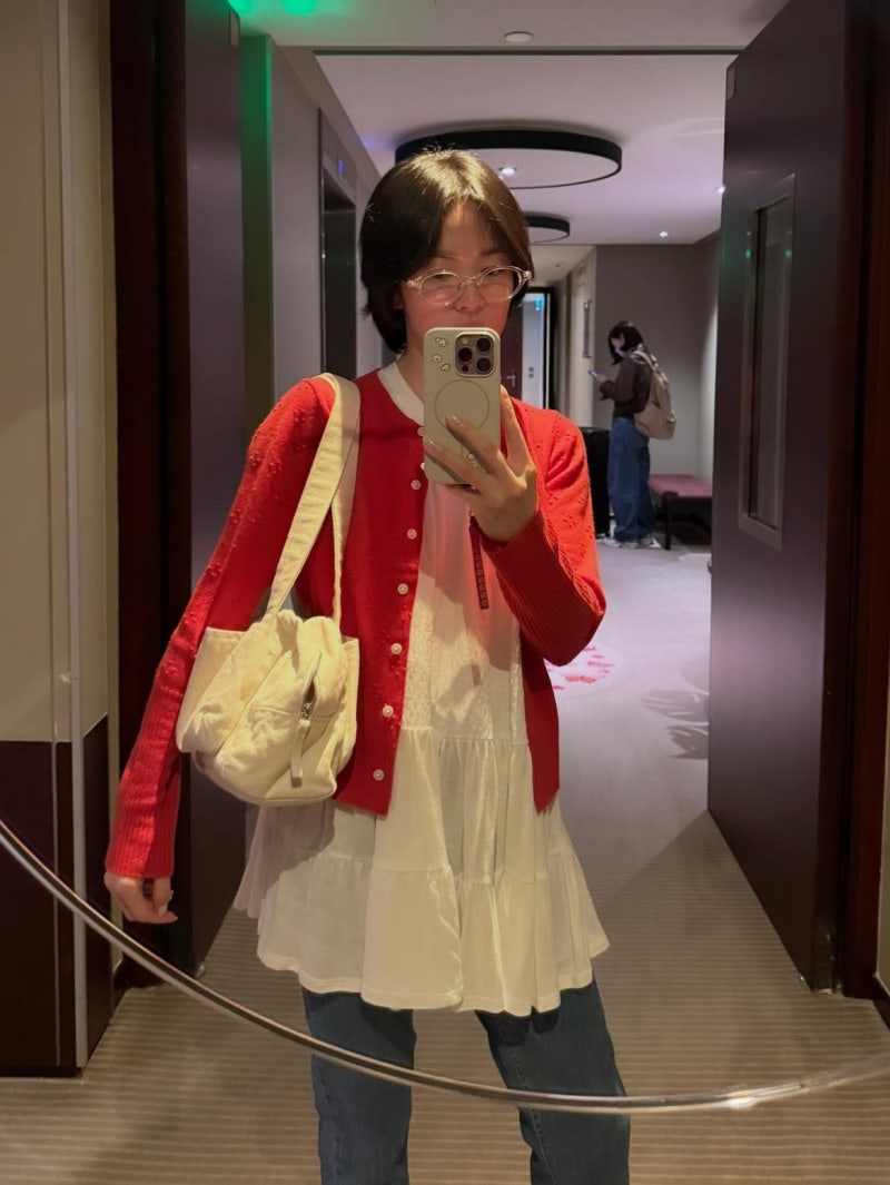 송혜교가 세 컬러나 든 9만원대 가방, 알고 보니 강동원이 만든 브랜드였어요