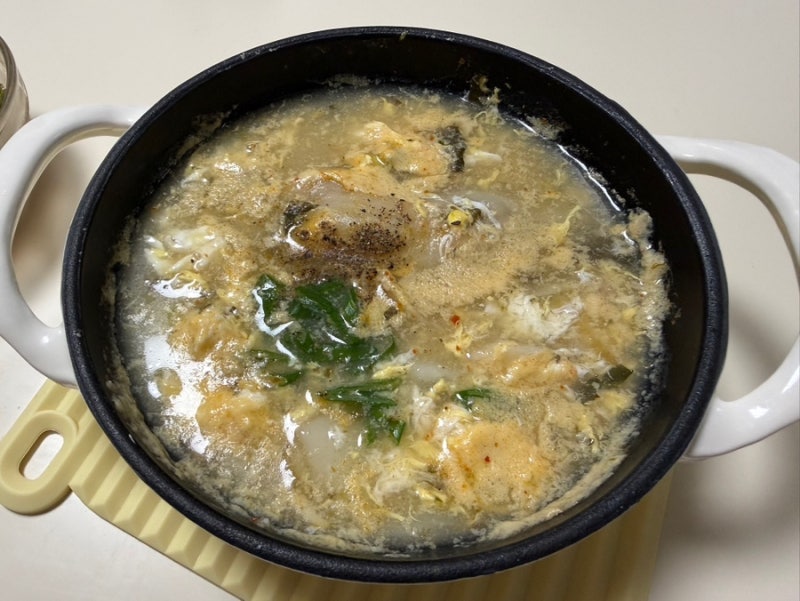 5분 완성 초간단 떡만두국 레시피｜밤 11시에 끓여 먹어도 너무 맛있잖아?