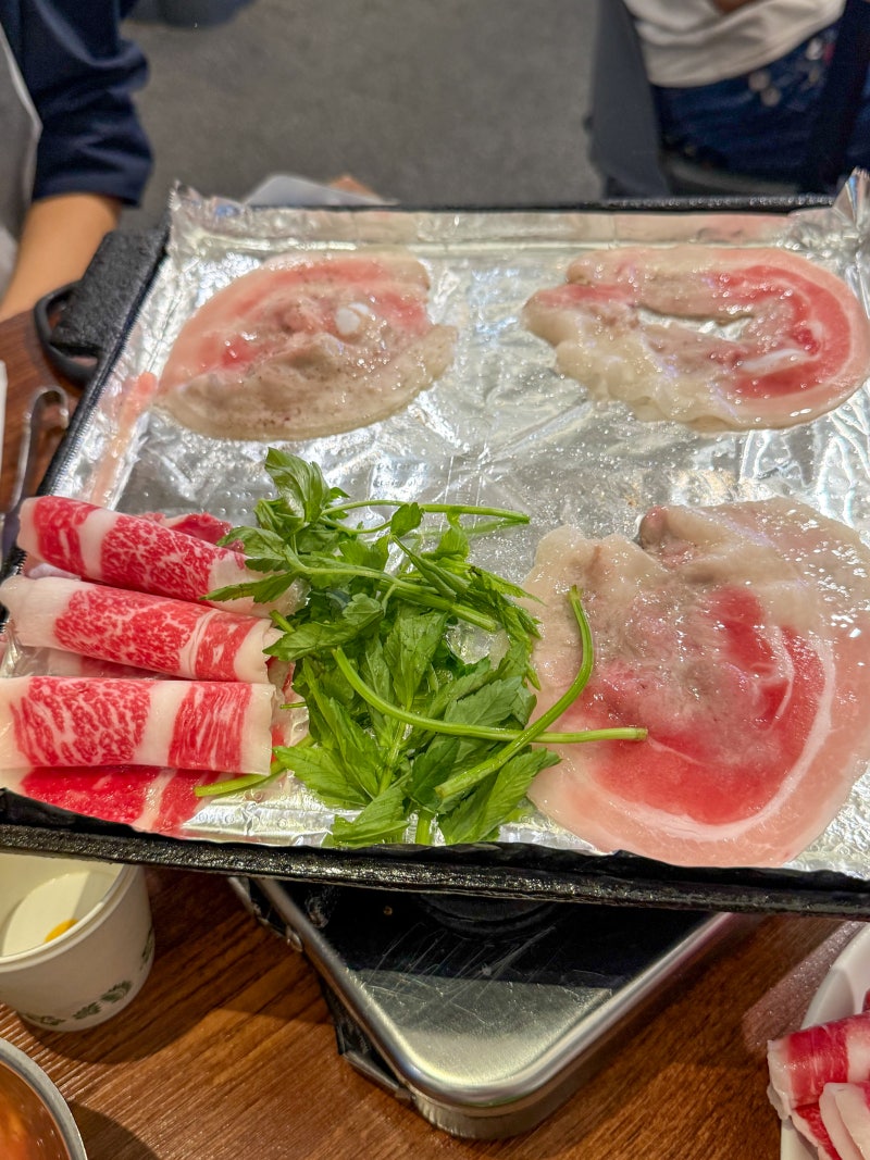 이수 수영냉삼 | 서초갈비랑 같은 고기라고? 평일에도 꽉 찬 냉삼집 맛집 추천
