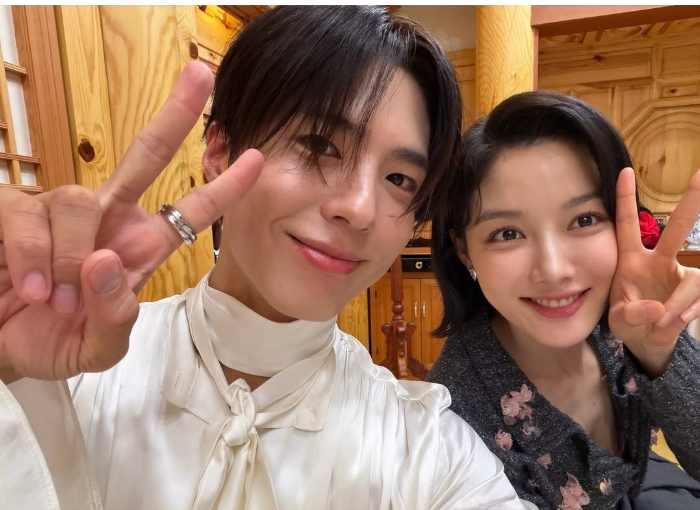 "10년 지나도 이 케미 실화?" 박보검♥김유정, 여전한 투샷에 팬들 "재회 시급해"… '구르미' 10....