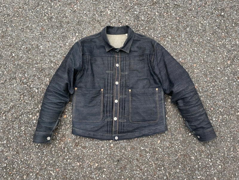 리바이스의 가장 오래된 데님 재킷 - LVC 1880 triple pleated blouse.