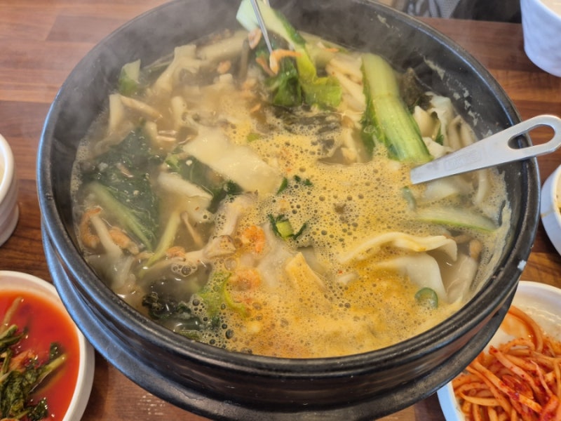Gimpo's Best Dried Cabbage Sujebi Restaurant: Sigol Hyanggi, the Restaurant Jeon Hyun-moo Fell in Love with on "I Live Alone"!