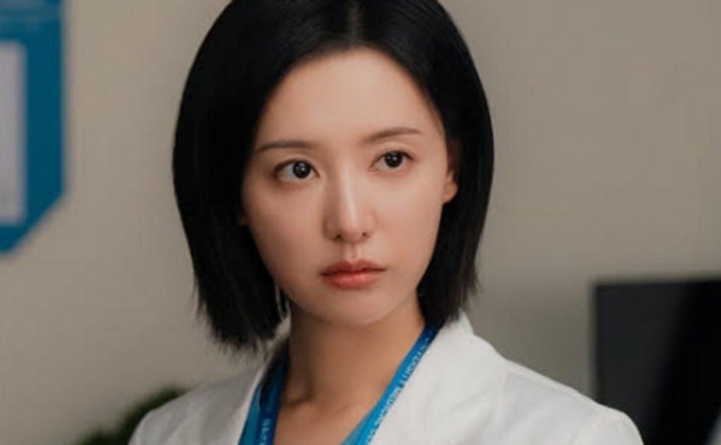 [드라마] 김지원, 눈물의 여왕 이후 2년 만의 복귀작은 '메디컬 느와르'였다