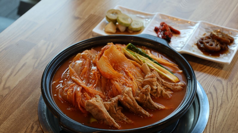 구미옥계맛집 산동 배롱나무집, 정원 풍경 속에서 즐기는 등갈비 김치찜