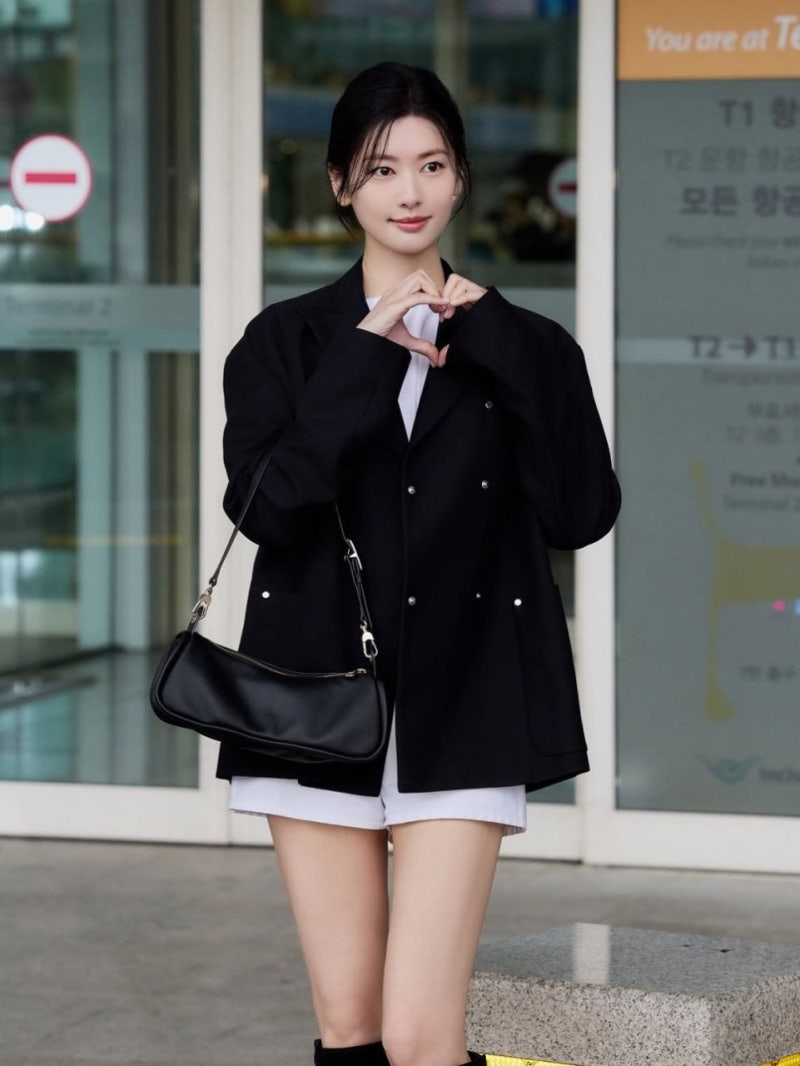 "실물 절반도 못 담는다" 정소민 공항패션, 전부 롱샴이었다