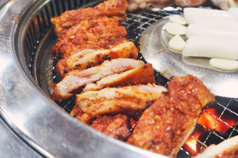 가평 아침고요수목원 맛집 칠오닭갈비 본점｜숯불닭갈비와 물막국수 청평 맛집